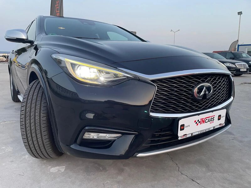 Infiniti Q30