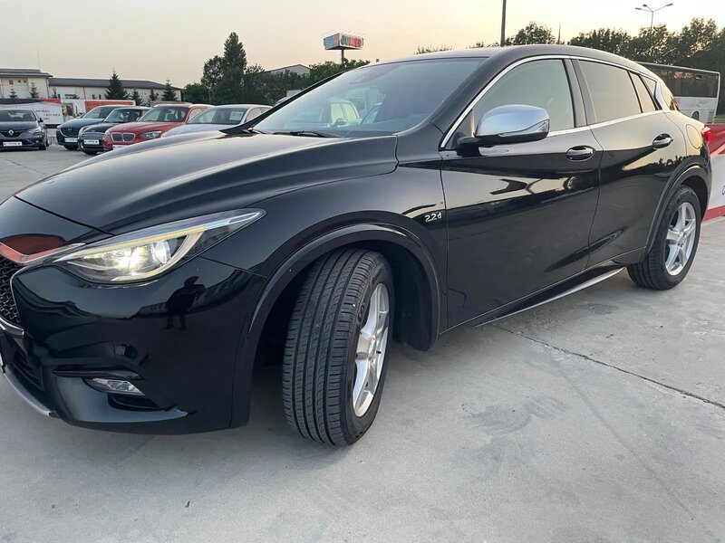 Infiniti Q30